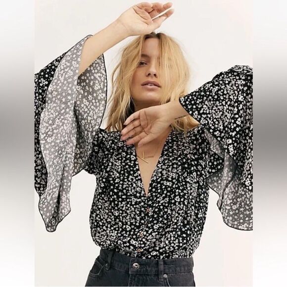 Free People Bodysuit Intimately Free l She's Ditsy
Flora Bell Sleeves - Picture 1 of 10